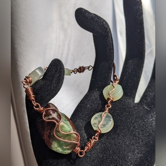 Handcrafted Copper Chain Bracelet With Chrysoprase And Aventurine Gemstones - Picture 13 of 16
